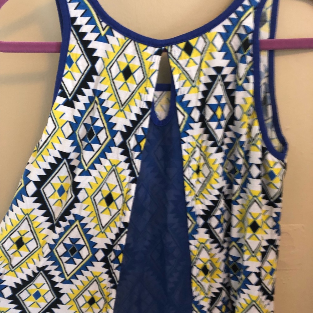 Flowy open back top - Picture 3 of 3